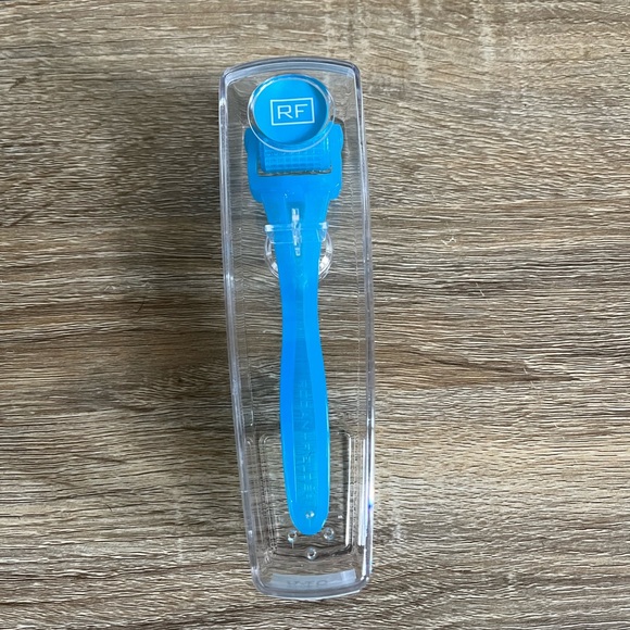 Rodan + Fields Micro-Exfoliator Roller - Picture 3 of 6